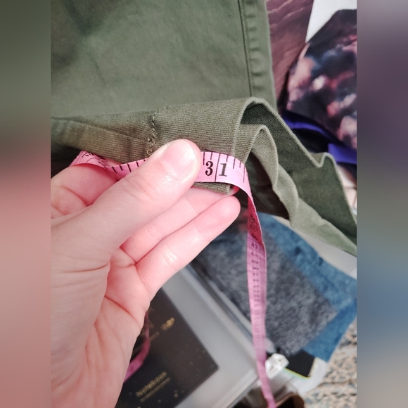 Universal Threads Women's Army Green Boot cut HW Cargo Pants In Size 2! - Picture 5 of 6